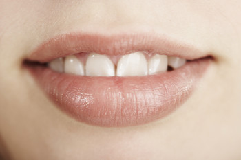 Causas y tratamientos caseros para curar labios agrietados