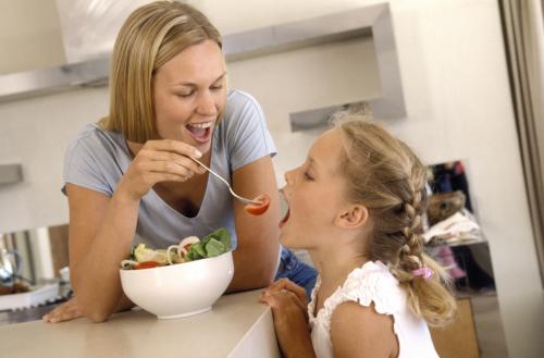 Consejos para padres en la relación de sus hijos con la comida